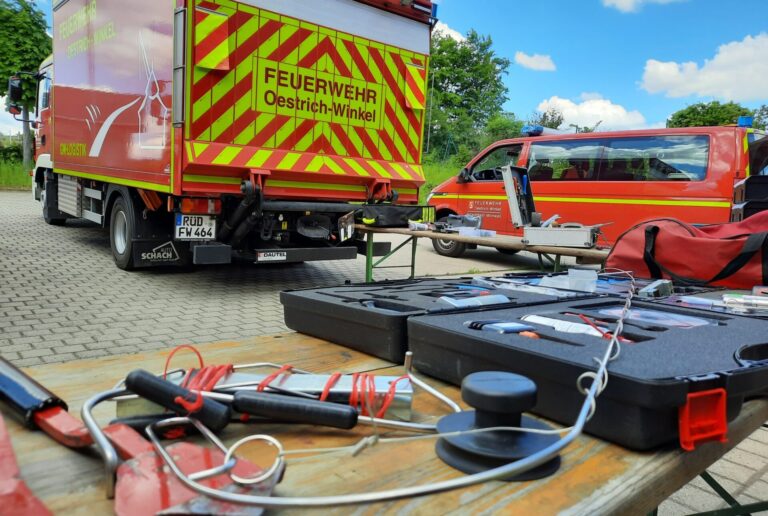 30.05.2021 – Feuerwehr übt notfallmäßiges Öffnen von Türen und Fenstern